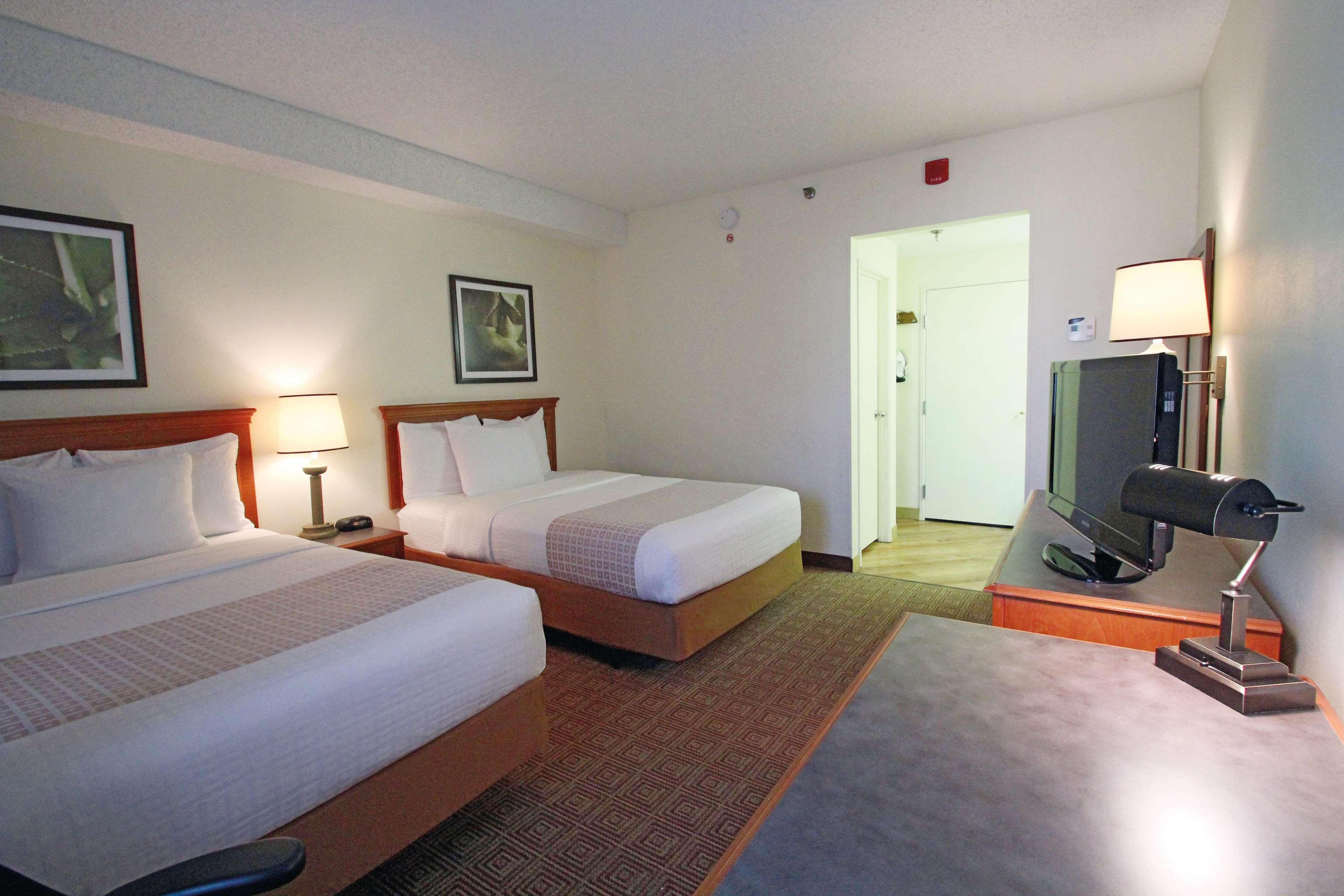 Отель La Quinta By Wyndham Orlando South Williamsburg Экстерьер фото