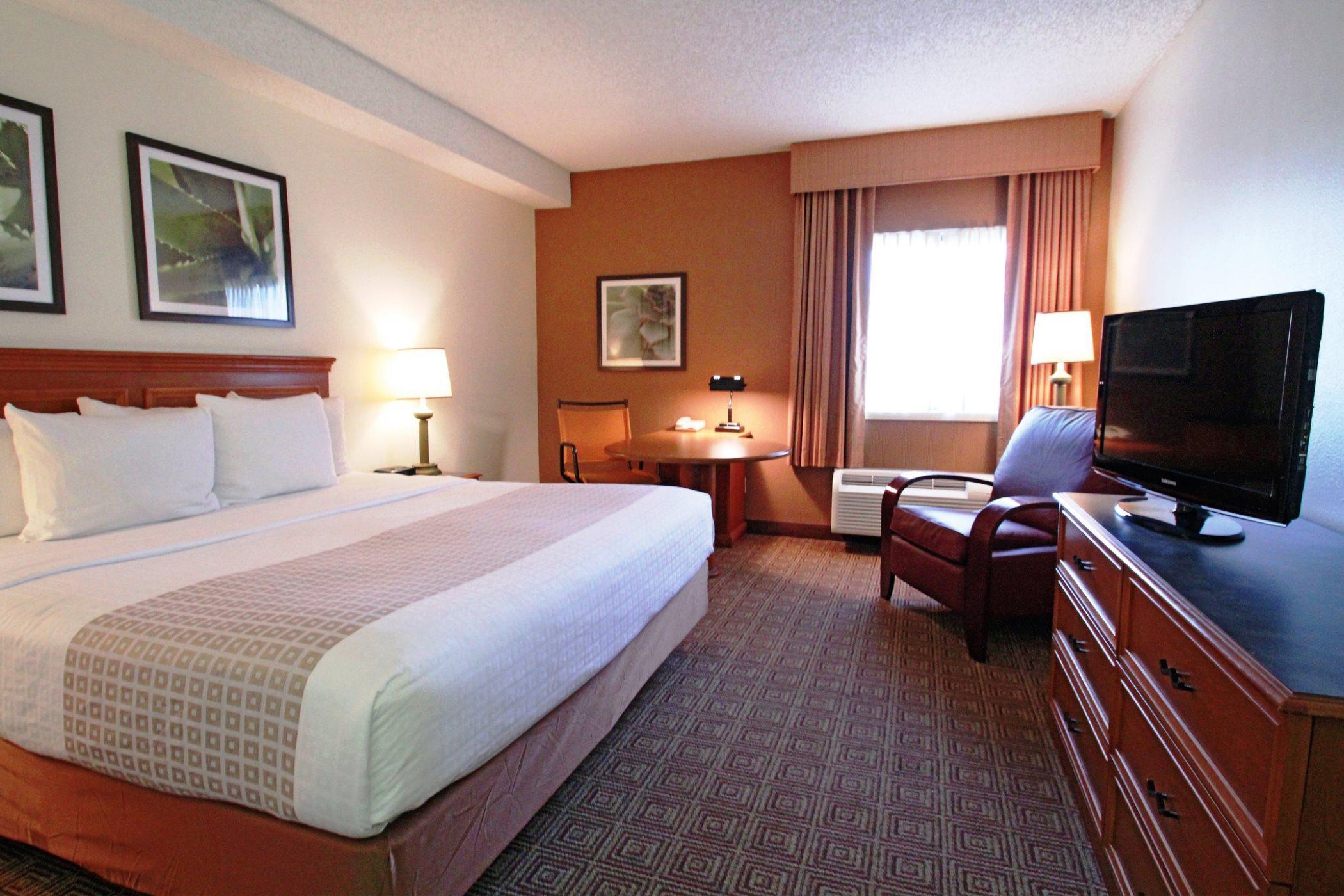 Отель La Quinta By Wyndham Orlando South Williamsburg Экстерьер фото