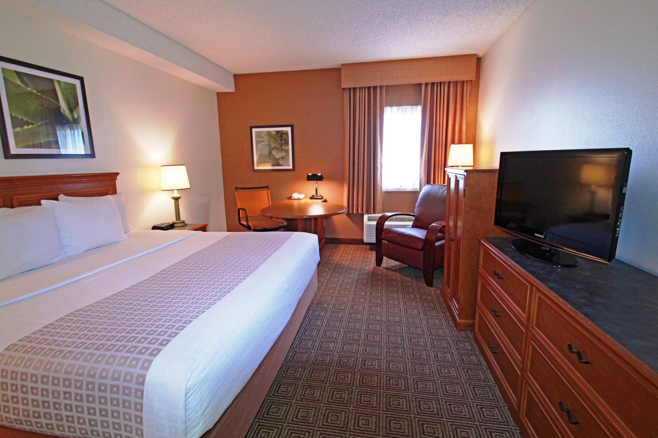 Отель La Quinta By Wyndham Orlando South Williamsburg Экстерьер фото