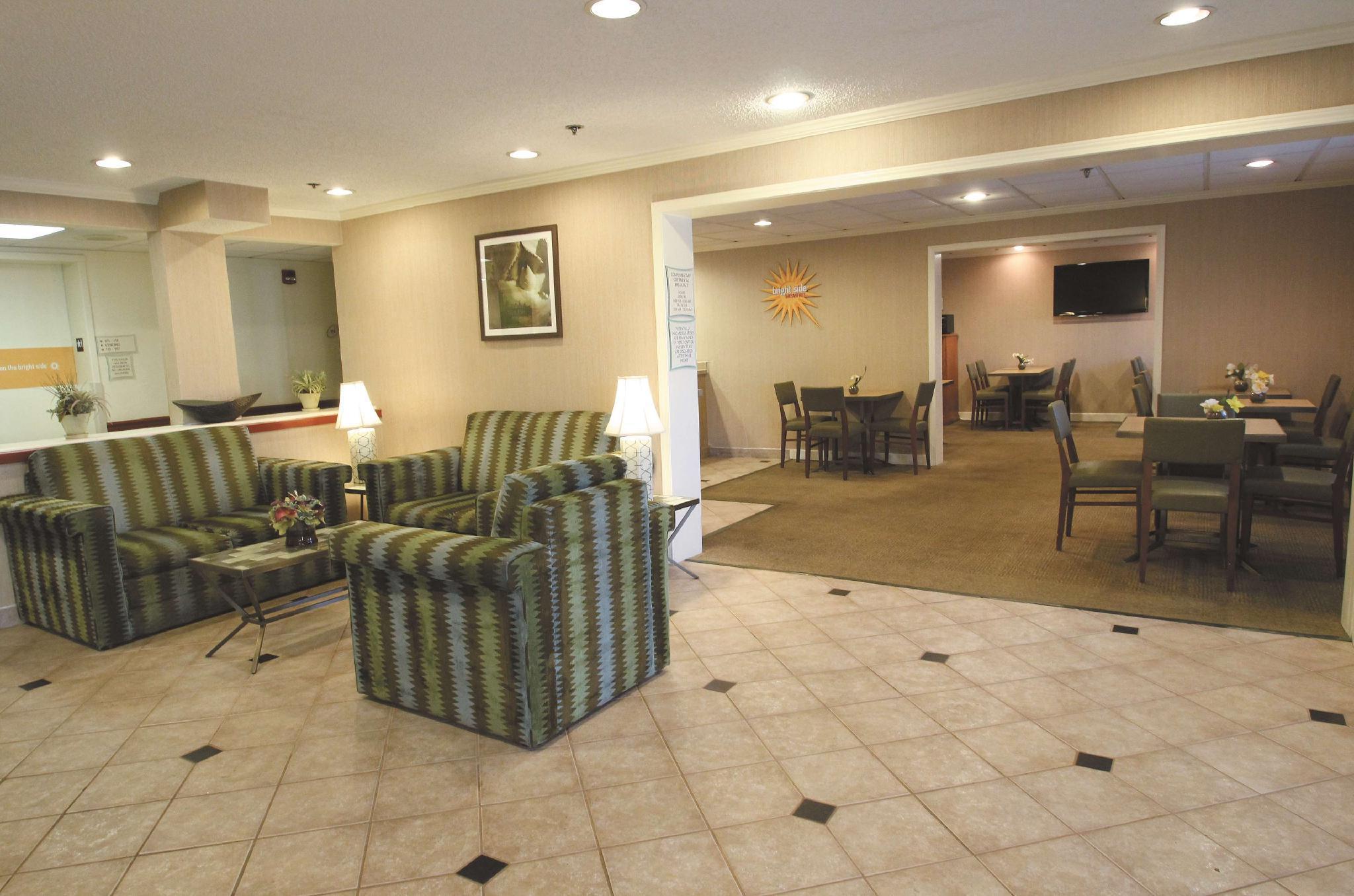 Отель La Quinta By Wyndham Orlando South Williamsburg Экстерьер фото