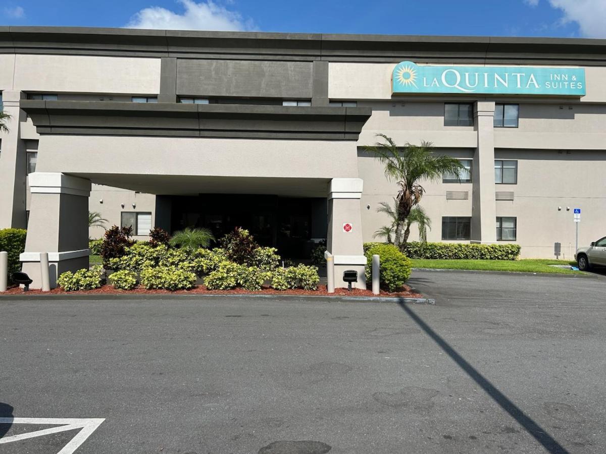 Отель La Quinta By Wyndham Orlando South Williamsburg Экстерьер фото