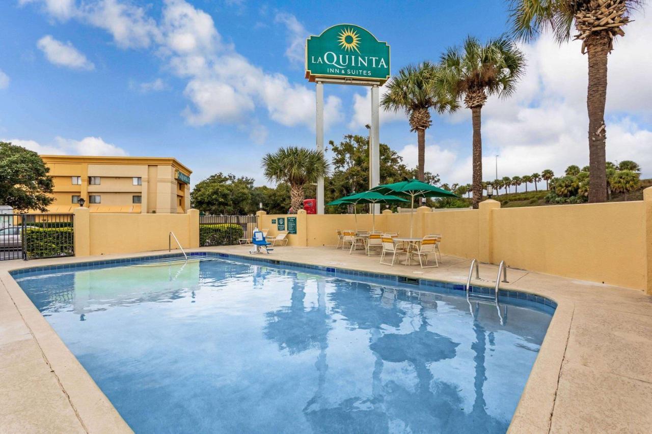 Отель La Quinta By Wyndham Orlando South Williamsburg Экстерьер фото