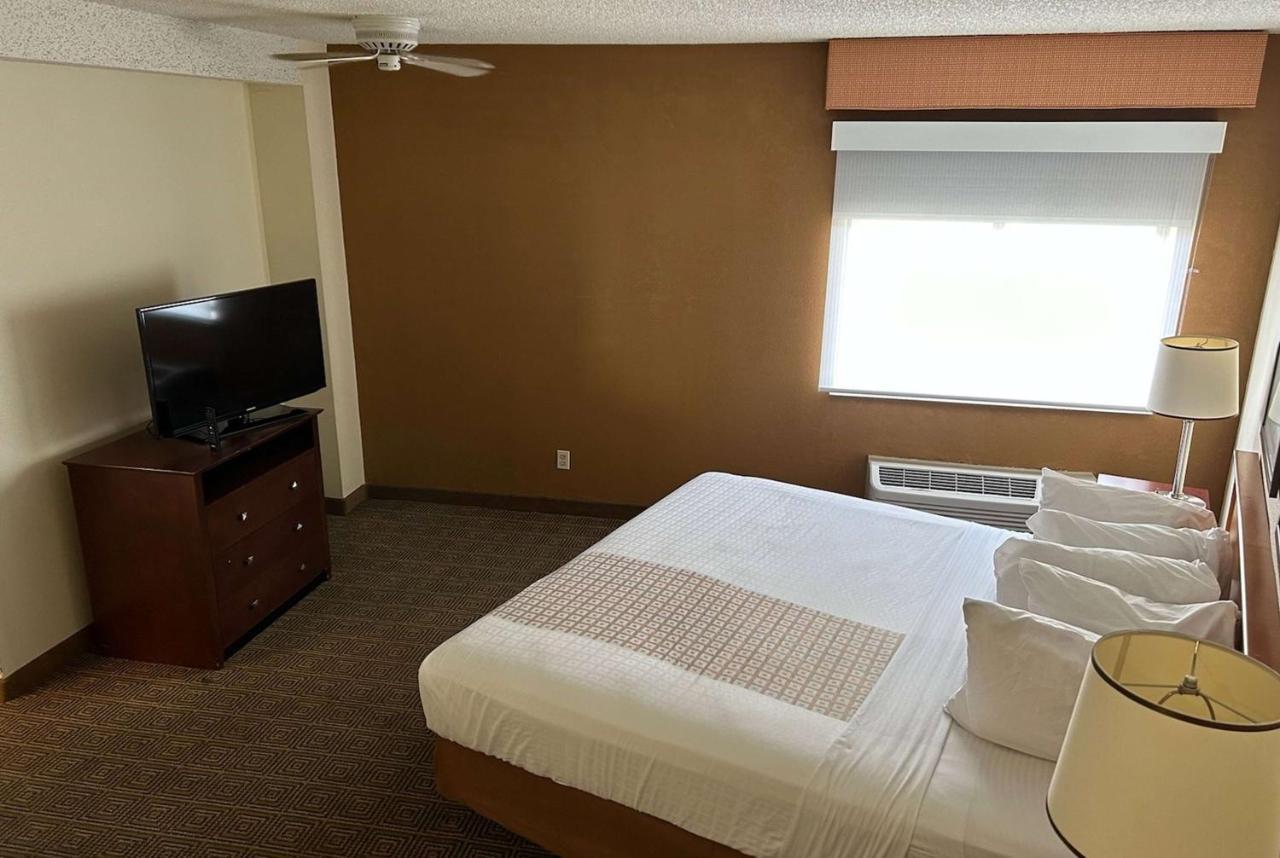 Отель La Quinta By Wyndham Orlando South Williamsburg Экстерьер фото