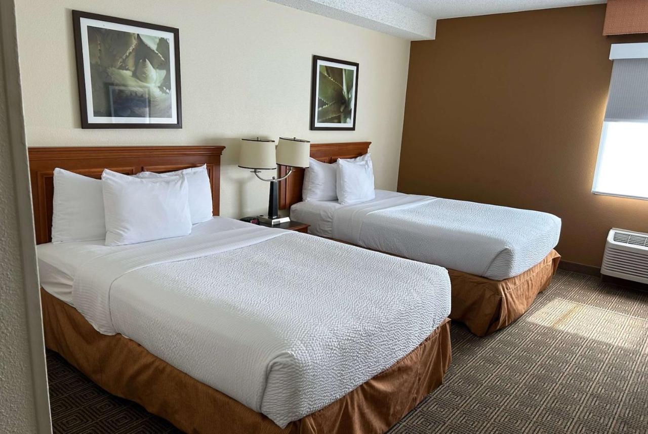Отель La Quinta By Wyndham Orlando South Williamsburg Экстерьер фото