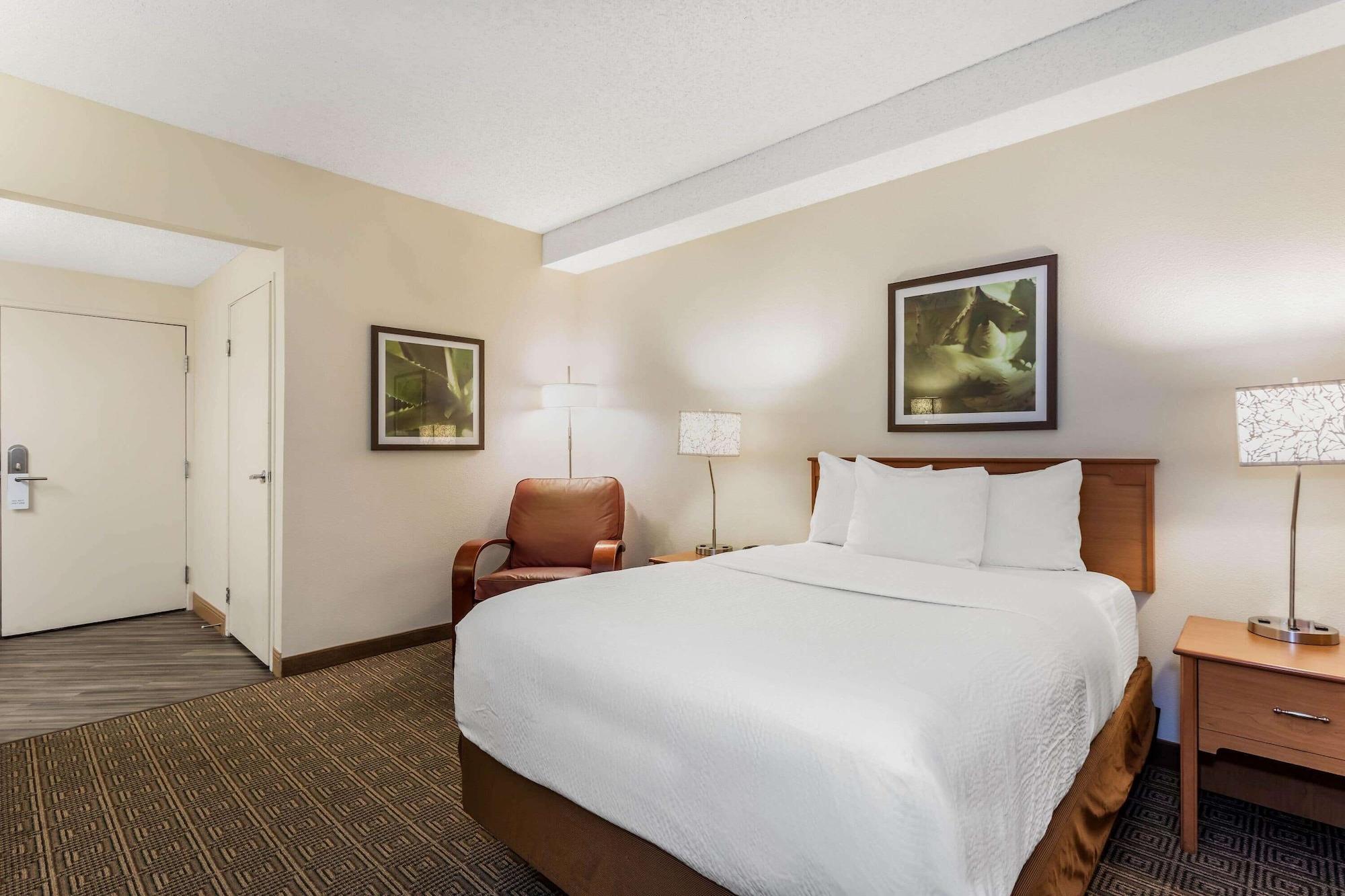 Отель La Quinta By Wyndham Orlando South Williamsburg Экстерьер фото